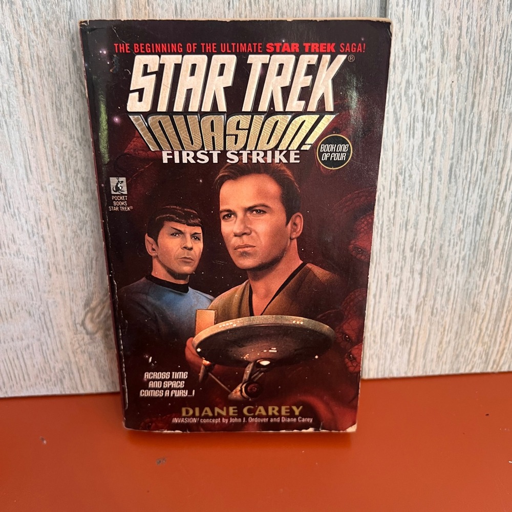 Star Trek Invasion First‎ Strike Book 1 Diane Carey Pocket Books 1996 Paperback